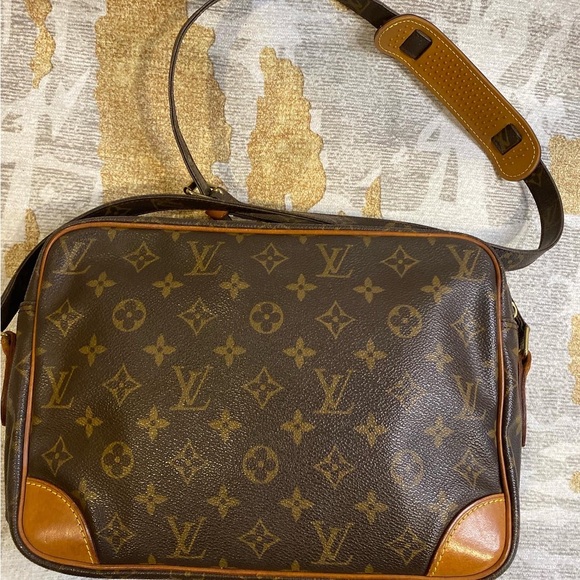 Louis Vuitton Nile Monogram Crossbody Bag - Picture 3 of 9